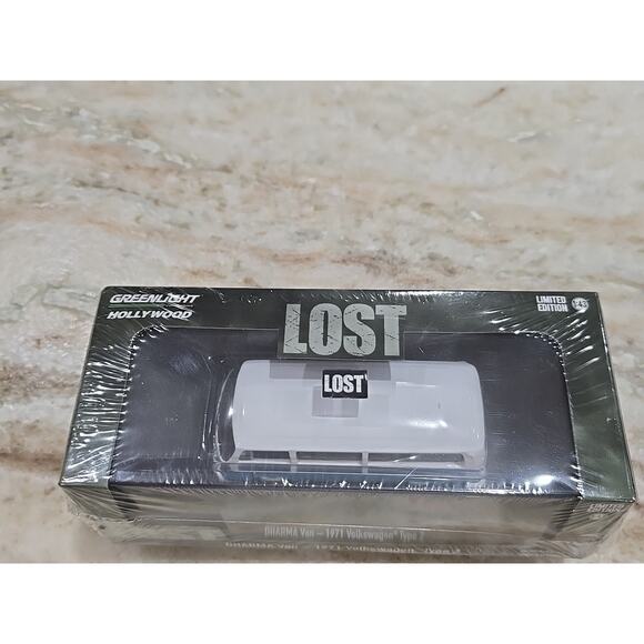 Amazon.com: GreenLight Collectibles Artisan Collection Lost  Greenlight Hollywood Lost Dharma Van 1971 Volkswagen Type 2 Green Machine CHASE